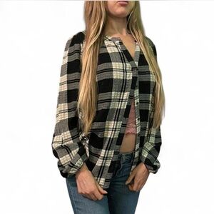plaid black and white relaxed flannel shirt L cozy cabin vibes like new